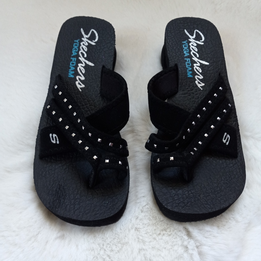 Skechers Womens Yoga Foam Wedge Black Sandals  Size 7